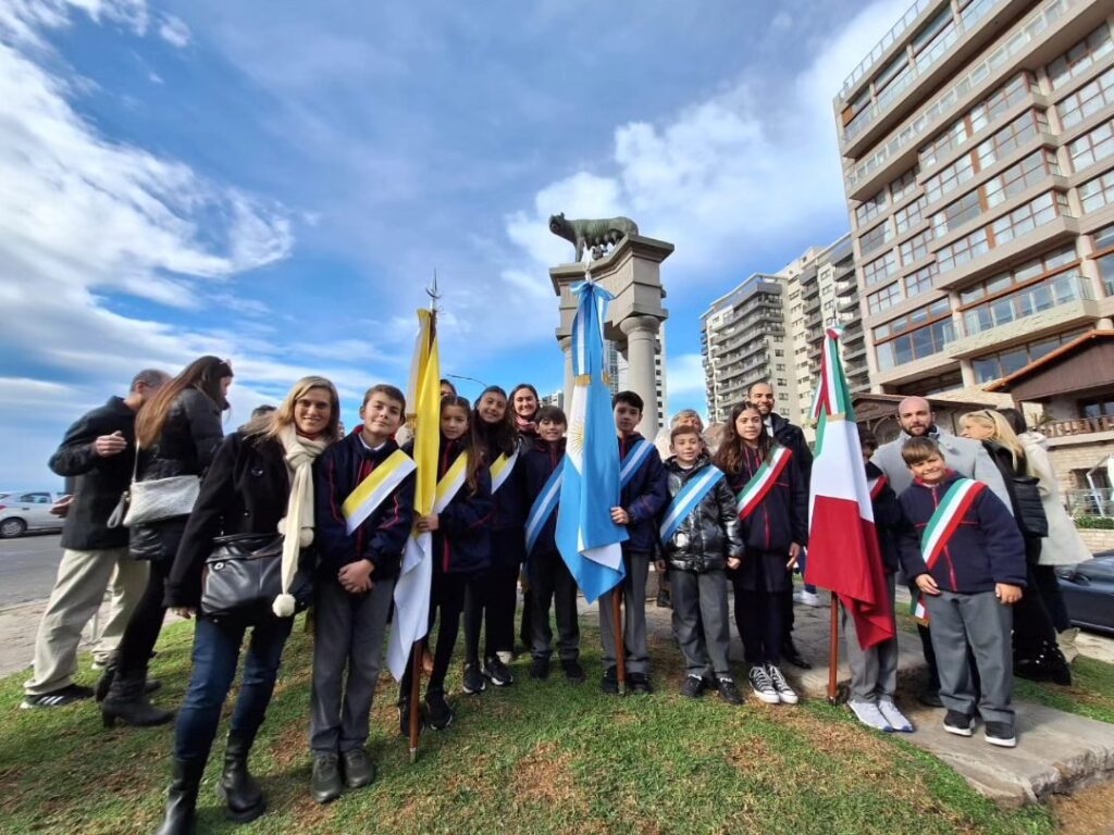 Celebración del día de la República en la Plazoleta Capitolina
