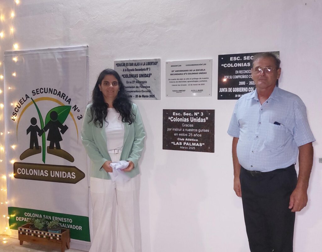 Imagen: Benay (Directora) y Crepy (Pte. Club Las Palmas) descubren placa conmemorativa (Foto: Horacio Roldán).